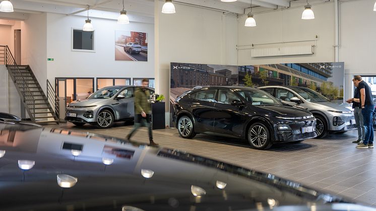 Vores nye, midlertidige udleveringscenter i Hillerød forventes at levere over 250 biler på kort tid.