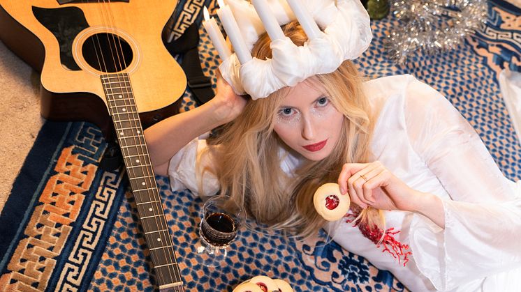 Amanda Jenssen är tillbaka efter 12 år – släpper ny jullåt "SANTA"