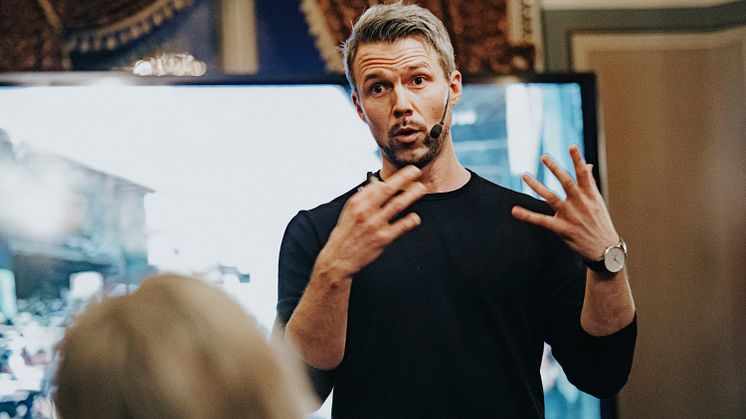 Jerry Engström, alumn från Handelshögskolan vid Umeå universitet, är en av 24 personer globalt som får utmärkelsen för 2025 där temat var entreprenörskap.