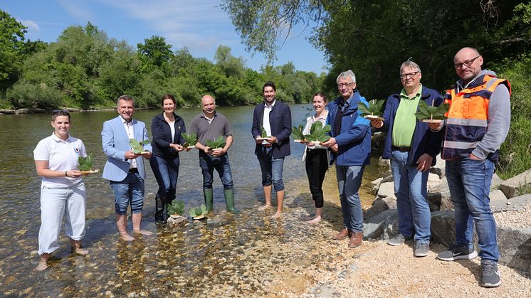 Ein gelungener Moment der Einweihung: Nachhaltig gebaute Holz-Segelboote sorgten für ein stimmungsvolles Highlight auf dem Wasser.(Foto: Michael Hochgemuth / LEW)