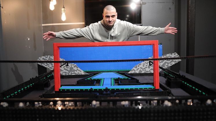 Just nu byggs en replika av Eurovision scenen i lego på Guitars - The Museum. Foto: Alexandro Kröger. 