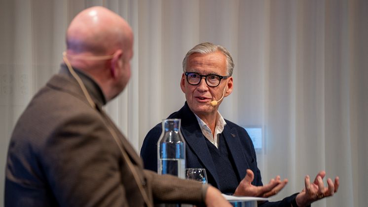 Mats Rydhede på scen tillsammans med Hans Wallenstam