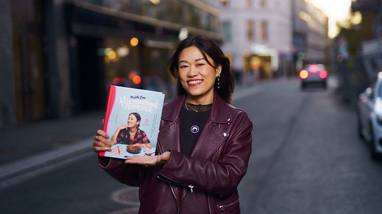 Michelle Zhao som er nominert med "Hjemmelaget kinesisk" mener det er kokebokens unikhet som gjør at den har fått så mye oppmerksomhet blant norske mat-interesserte. Foto: Maria Kleppe Vihovde