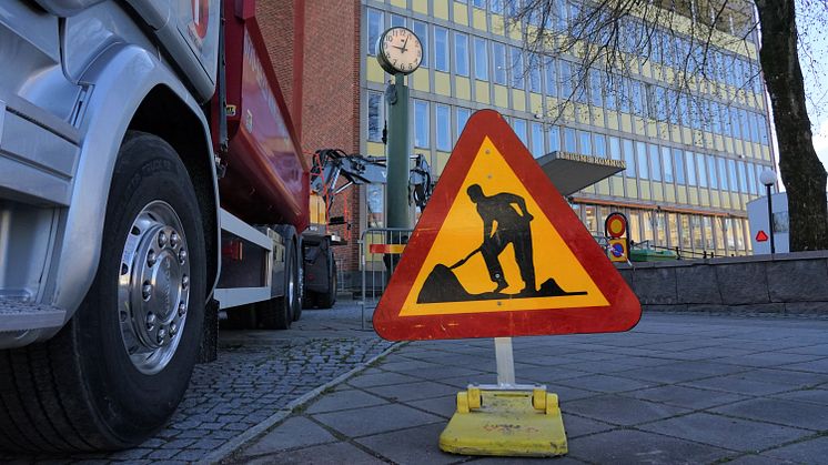 Vägarbete utanför kommunhuset i Lerum
