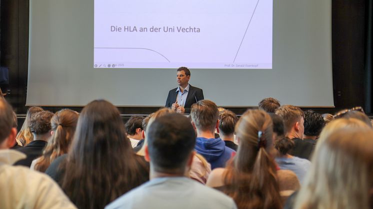 Prof. Dr. Gerald Eisenkopf bei der Begrüßung