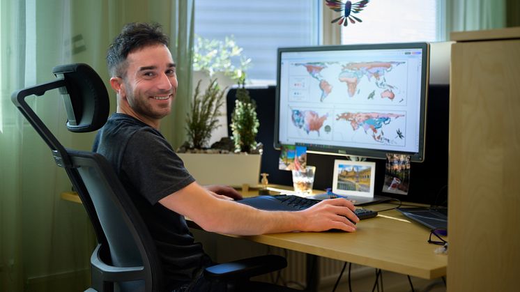 Rubén Bernardo-Madrid and the other researchers were surprised to find that the pattern of species distribution was the same, regardless of the life form. Photo: Gabrielle Beans