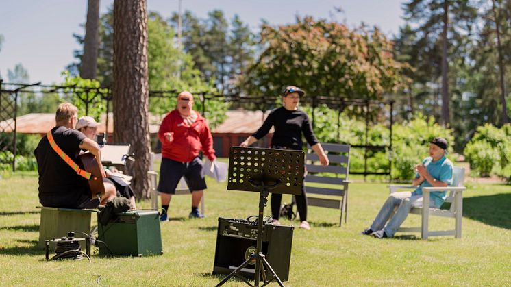 Sol, glädje och sång är ingredienser vi hoppas få se på sommarkollot i Kristinehamn.