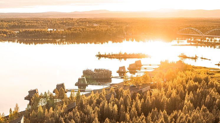 Upplev en sommar i midnattssolens gyllene sken