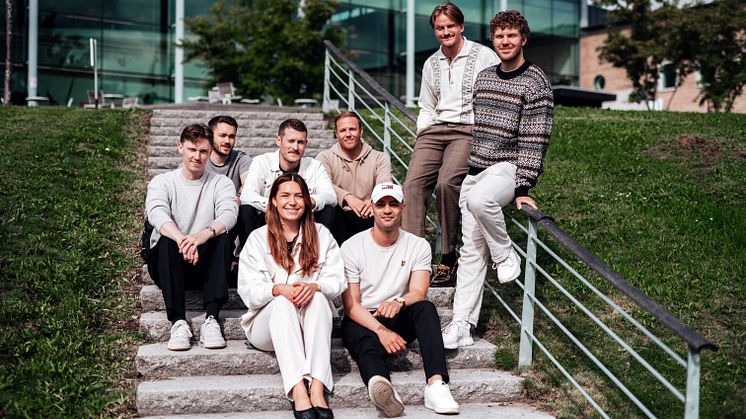 – Många av våra användare rapporterar betydande tidsbesparingar, upp till två timmar dagligen, sade Edvin Tidevall, VD hos Leapscribe, i en tidigare intervju. Här team Leapscribe med Edvin längst till höger i bild.