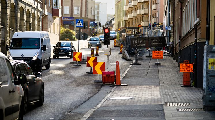 Forskare från bland annat Linköpings universitet har släppt en bok som sammanfattar två mångåriga forskningsprojekt om hur byggprojekt i städer kan störa så lite som möjligt. Foto: Thor Balkhed