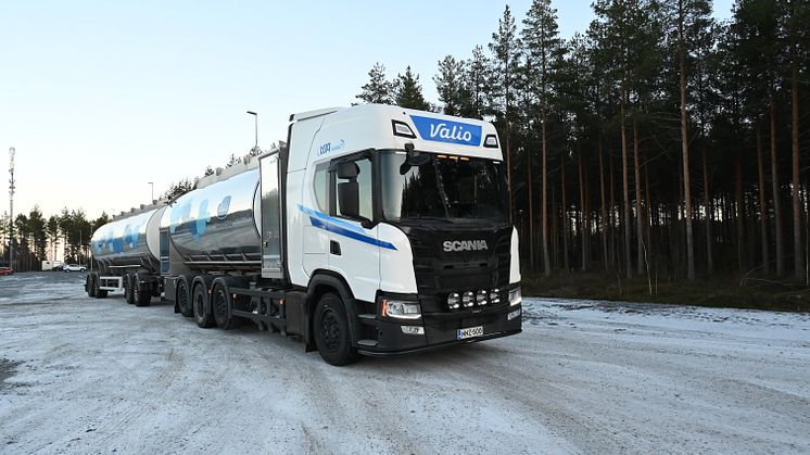 AJA Nordicin 64 tonnin kaasu-Scanialla on ajettu kaksi reittiä vuorokaudessa eli yhteensä noin 700 kilometriä. Kuvauksen jälkeen reitti vaihtui ja perään otettiin viisiakselinen kärry, jonka myötä päästiin ajamaan 68 tonnin maksimipainoilla. 