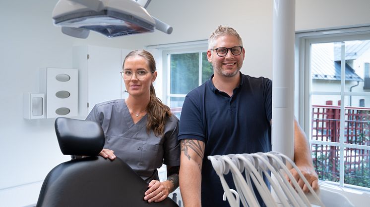 Tandsköterskan Emma Henrysson och tandläkaren och verksamhetschefen Niklas Eriksson på Noratandläkaren.