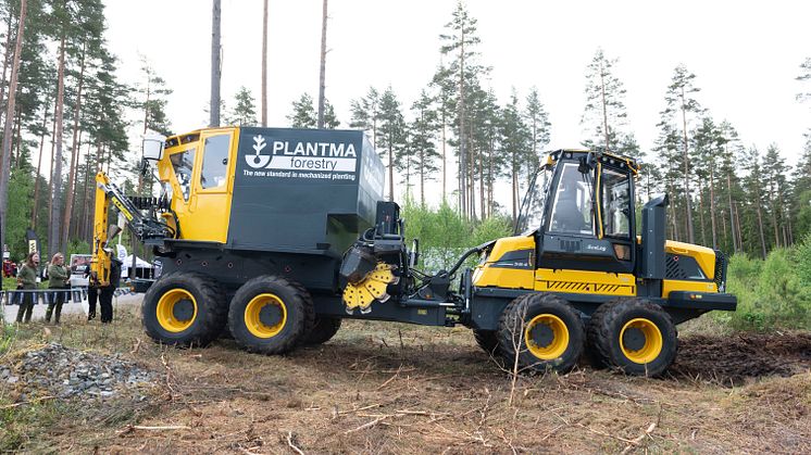 Det finns fog för att PlantMax planteringsmaskin är en av Elmia Woods stora snackisar menar Magnus Sandström och Christer Larsson. 