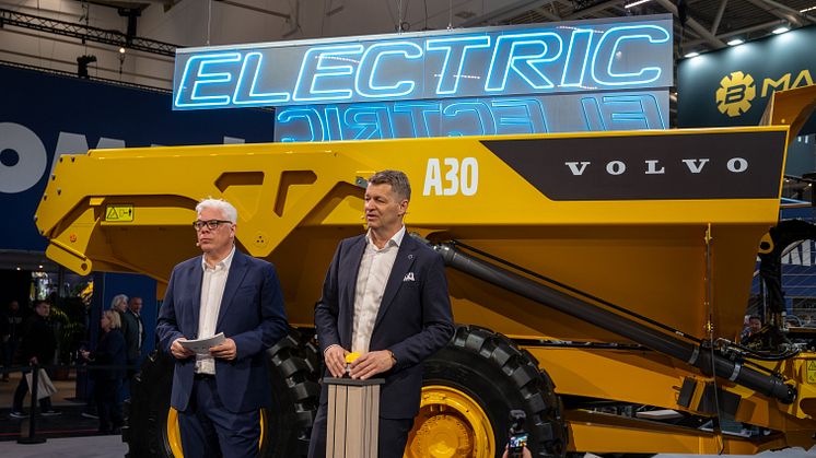 Volvo CE överraskade på Bauma när företagets första batterielektriska dumper avtäcktes på Bauma i dag. Bild: Lars-Olof Tandberg