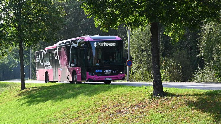 Suomen ensimmäisillä Scania Citywide LF BEV -sähköbusseilla on ajettu yli kaksi vuotta. 