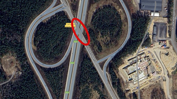 Den röda markeringen visar bron som stängs av för motortrafik.