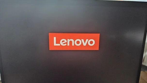 Lenovo Laptop hängt beim Hochfahren