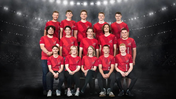 Har Bygma i ryggen hele vejen til VM, Bygma sponsorerer landsholdstømrer Lars Corneliussen (øverste række i midten)