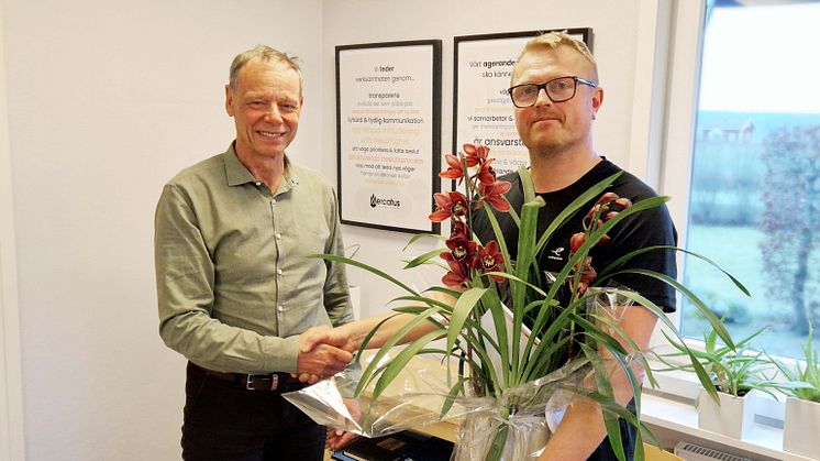 Pär Bragsjö avtackas som VD av Mercatus styrelseordförande Christer Fuglesang