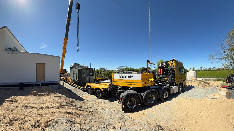 Kürzlich wurden die drei neuen Transformatoren für das Umspannwerk per Schwerlasttransport auf die Insel Fehmarn gebracht.