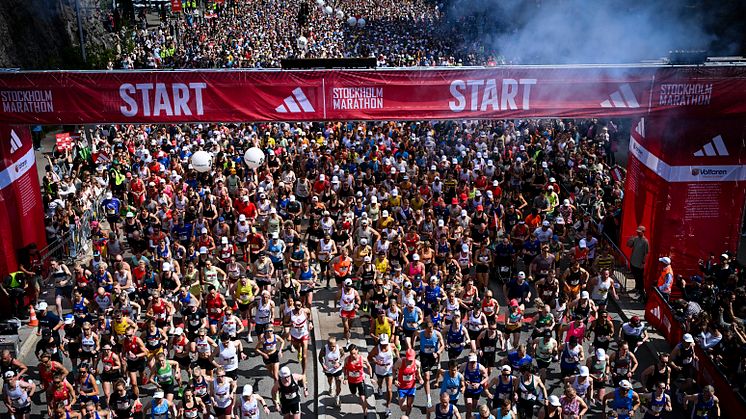 Starten på adidas Stockholm Marathon 2025. Foto: Thomas Windestam Deca Text&Bild 
