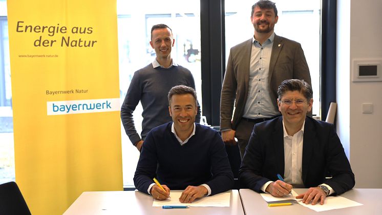 Photovoltaikpark bei Regenstauf geplant: KERL und Bayernwerk Natur unterzeichnen Kooperationsvereinbarung