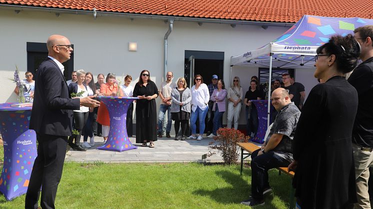 Hephata-Vorstand Dr. Michael Gerhard bei der Eröffnung des neuen Berufsbildungsbereichs der Werkstätten im Treysaer Walkmühlenweg.