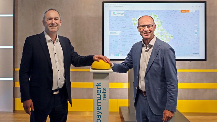 Optimierung von Netzanschlusspunkten: Minister Hubert Aiwanger und Dr. Egon Leo Westphal schalten neues Online-Tool frei