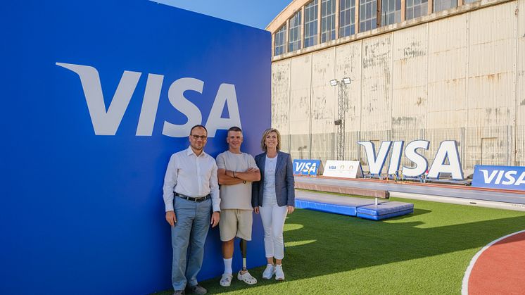 Ο Νίκος Πετράκης, Country Manager της Visa για την Ελλάδα, ο Νίκος Παπαγγελής παραποδηλάτης και μέλος του Team Visa και η Sevi Vassileva, Γενική Διευθύντρια της Visa για Ελλάδα, Κύπρο, Μάλτα και Ισραήλ.