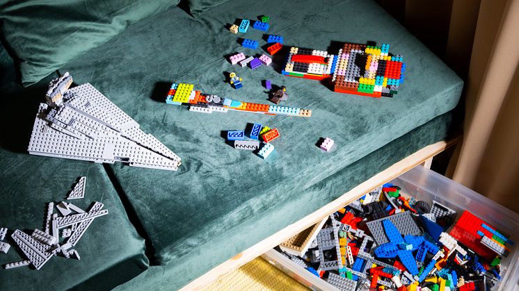 Förra året såldes begagnat Lego för nästan 49 miljoner kronor på Tradera. Varje dag fick ungefär 900 byggsatser nya hem via den cirkulära marknaden.