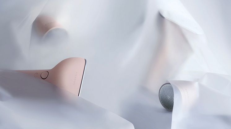Cirrus 3 Iron Steamer and Pilo 2 Fabric Shaver in Rose.