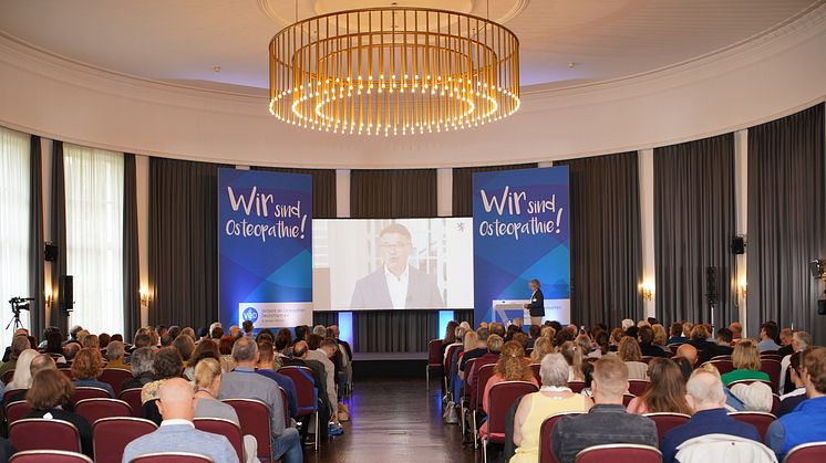 Vorwärts zu den Wurzeln: Erfolgreiches Jubiläumssymposium in Wiesbaden / 150 Jahre Osteopathie und 30 Jahre Berufsverband VOD