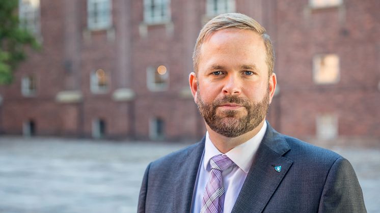 Jonas Naddebo är gruppledare för Centerpartiet i Stockholms stad och vice ordförande i stadsbyggnadsnämnden.