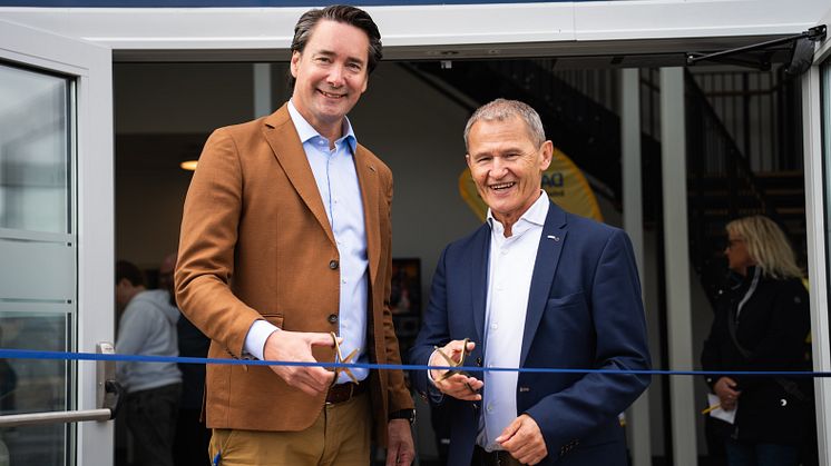 Carl-Johan Westas, Country Manager European Logistics, Dachser Sweden och Wolfgang Reinel, Managing Director European Logistics North Central Europe vid Dachser klippte bandet.