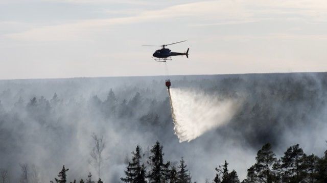 MSB:s helikoptrar stöttade räddningstjänsten vid gräsbrand i Sala