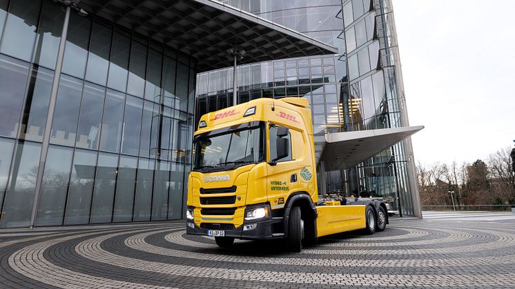 DHL und Scania testen E-Lkw mit kraftstoffbetriebenem Stromgenerator für größere Reichweiten