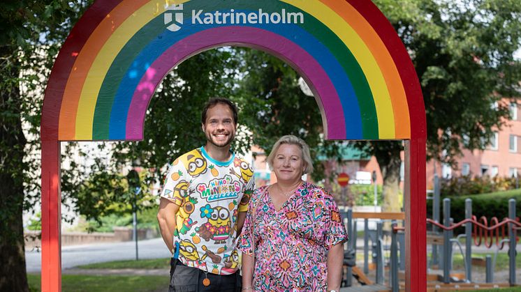 Martin Olsson, Katrineholm Pride och Anneli Hedberg (S), ordförande i service- och tekniknämnden och hållbarhetsutskottet