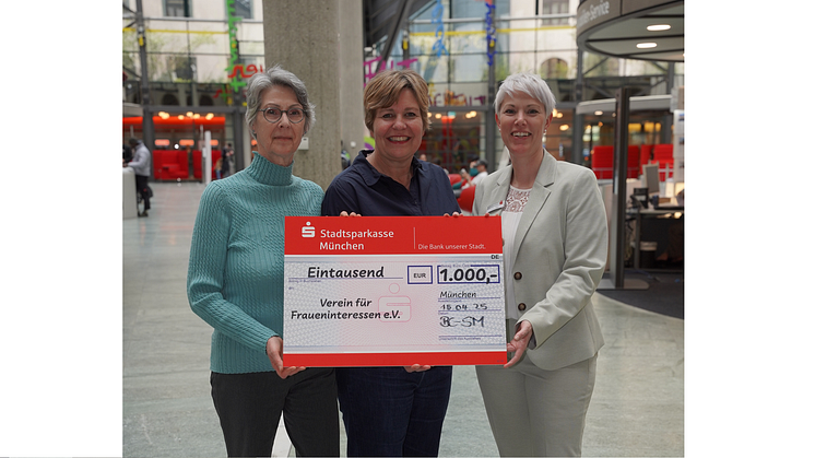 V.l.: Ute Bujara, Inga Fischer (beide Verein für Fraueninteressen) und Verena Hillen (SSKM).