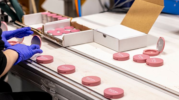 "True Beauty from Sweden" – IsaDoras huvudkontor och produktionsanläggning i Malmö, där innovation och hållbarhet går hand i hand.