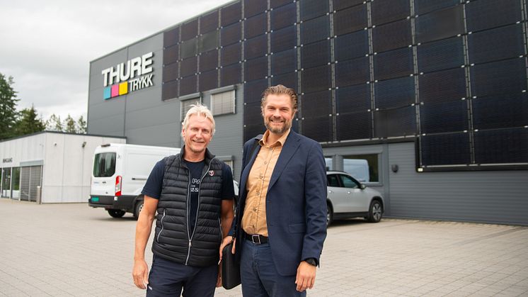 Jan Thure Halvorsen fra Thure Trykk og Jon Larsen fra Canon gleder seg over nytt og bærekraftig samarbeid.