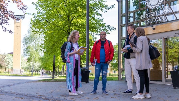 Satsning på livslångt lärande har gjort att fler söker sig till Högskolan i Skövde.