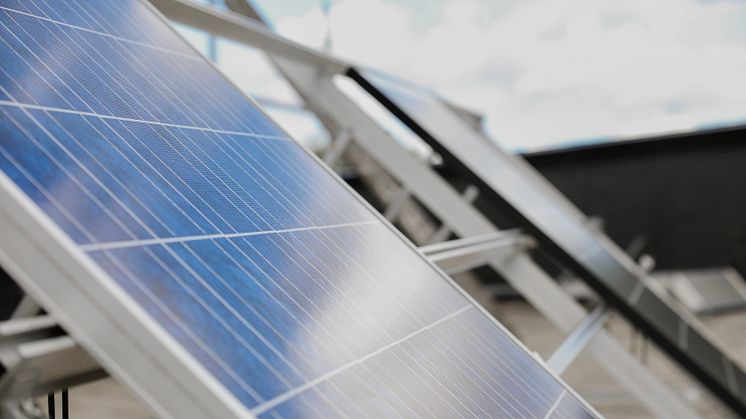 Solpanel för solstrålningsmätning vid Högskolan Dalarna.