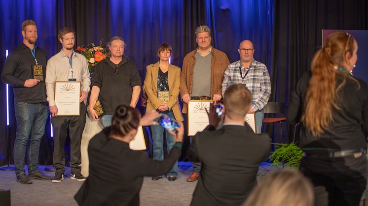 Samtliga pristagare vid Näringslivsdagen 2025: Philip och Simon Gustafsson, Tomas Olausson, Åsa och Ola Göransson samt Göran Söderlund.