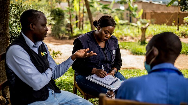 UN Volunteers interview community members to assess basic health services in the rural areas of Rwanda. Copyright UNV, 2023