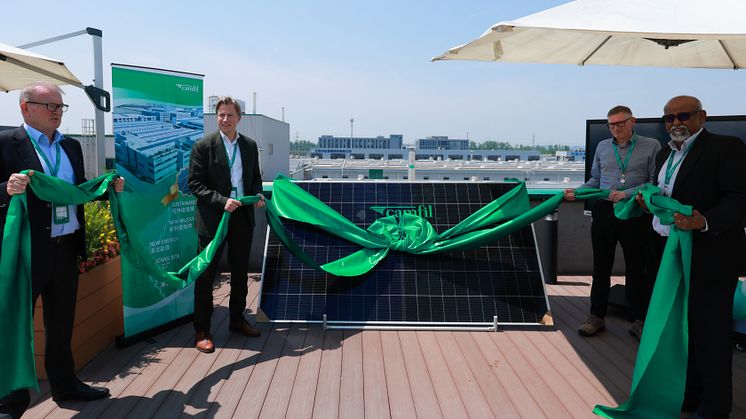 Solar panel inauguration at Camfil Taicang plant. From left to right: Alan O’Connell, Chairman of the Board of Directors; Erik Markman, Vice Chairman of the Board of Directors; Stefan Larsson, EVP Supply Chain; and Krishnan Karunagaran, VP Operations