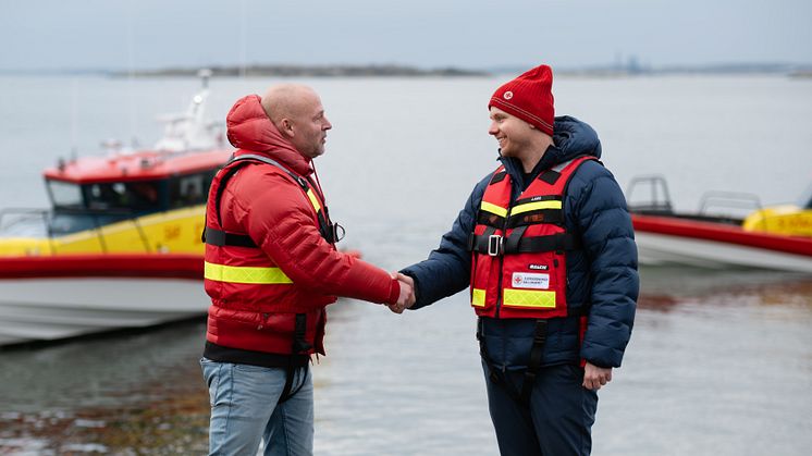 Maarten van Donselaar, CEO Cruden, och Lars Samuelsson, vd Sjöräddningssällskapet, träffades tidigare i år för att göra tester ombord på enheterna.