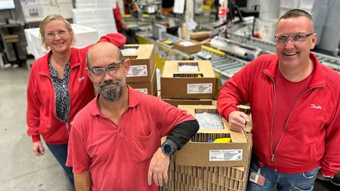 Smurfit Kappa hjälpte Danfoss byta till en pappersbaserad förpackning