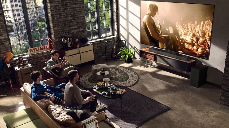LG OLED evo C3&LG Sound Bar SC9_Lifestyle.jpg