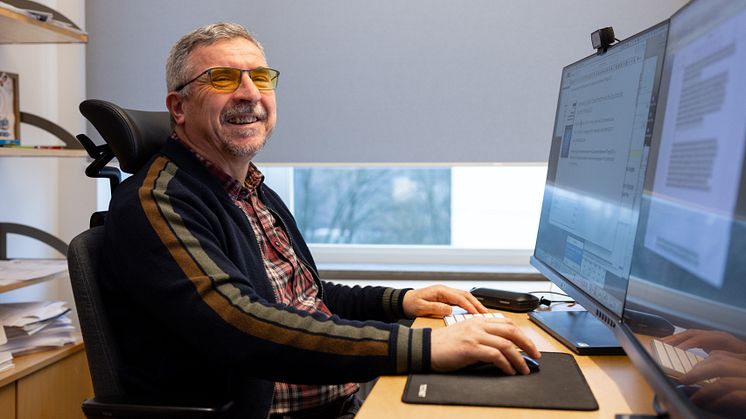 Yacine Atif hoppas att boken kan bli en värdefull resurs för alla som vill förstå och utnyttja digitaliseringens möjligheter fullt ut.