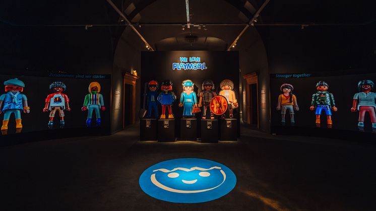 Die erfolgreiche Ausstellung „We Love PLAYMOBIL. 50 Jahre Spielgeschichte(n)“ geht in die Verlängerung